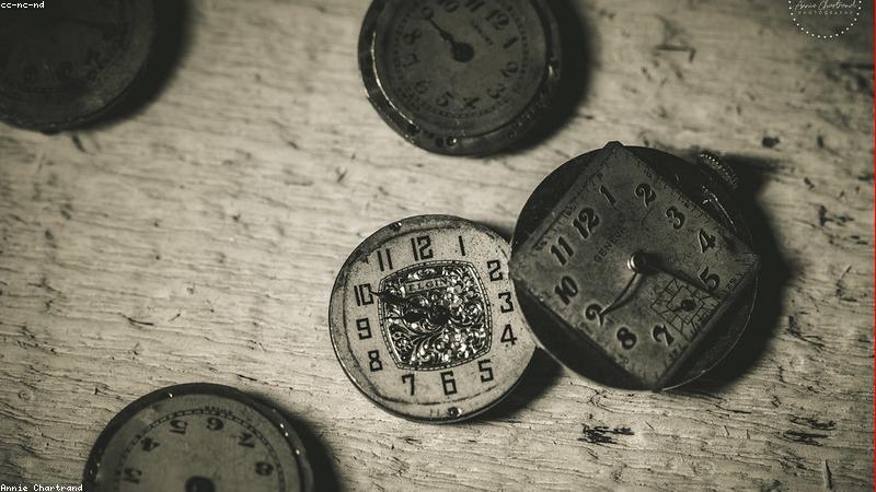 Kinh nghiệm đấu giá đồng hồ cổ - Những điều cần biết