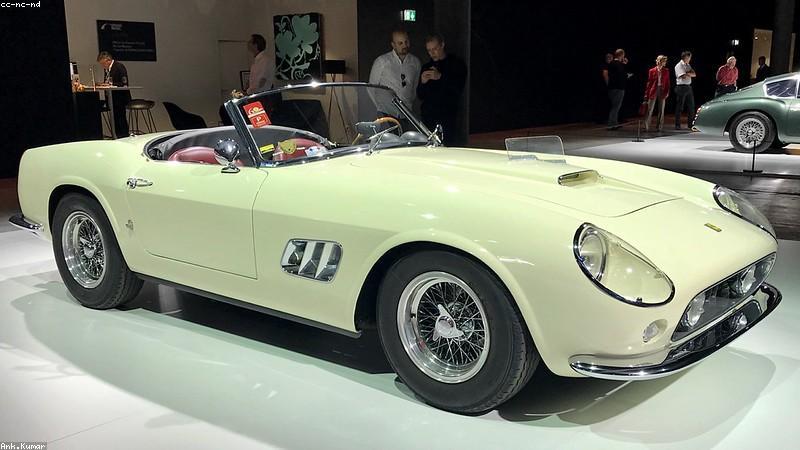 Bí mật đằng sau những phiên đấu giá triệu đô